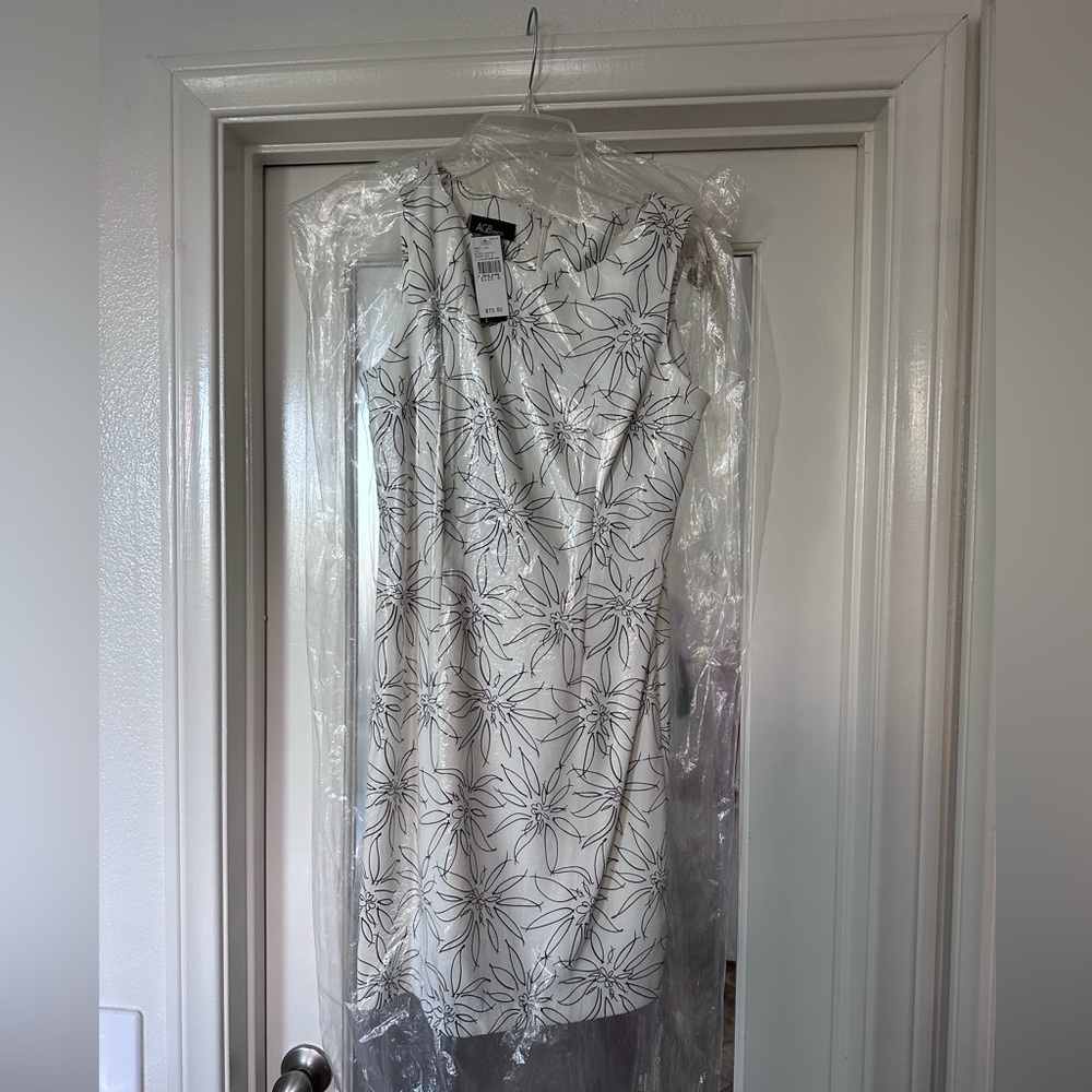 Black and White Sheath Dress Knee Size 6